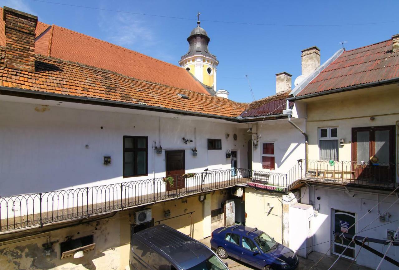 The Yellow Umbrella Studio Cluj-Napoca Exterior photo