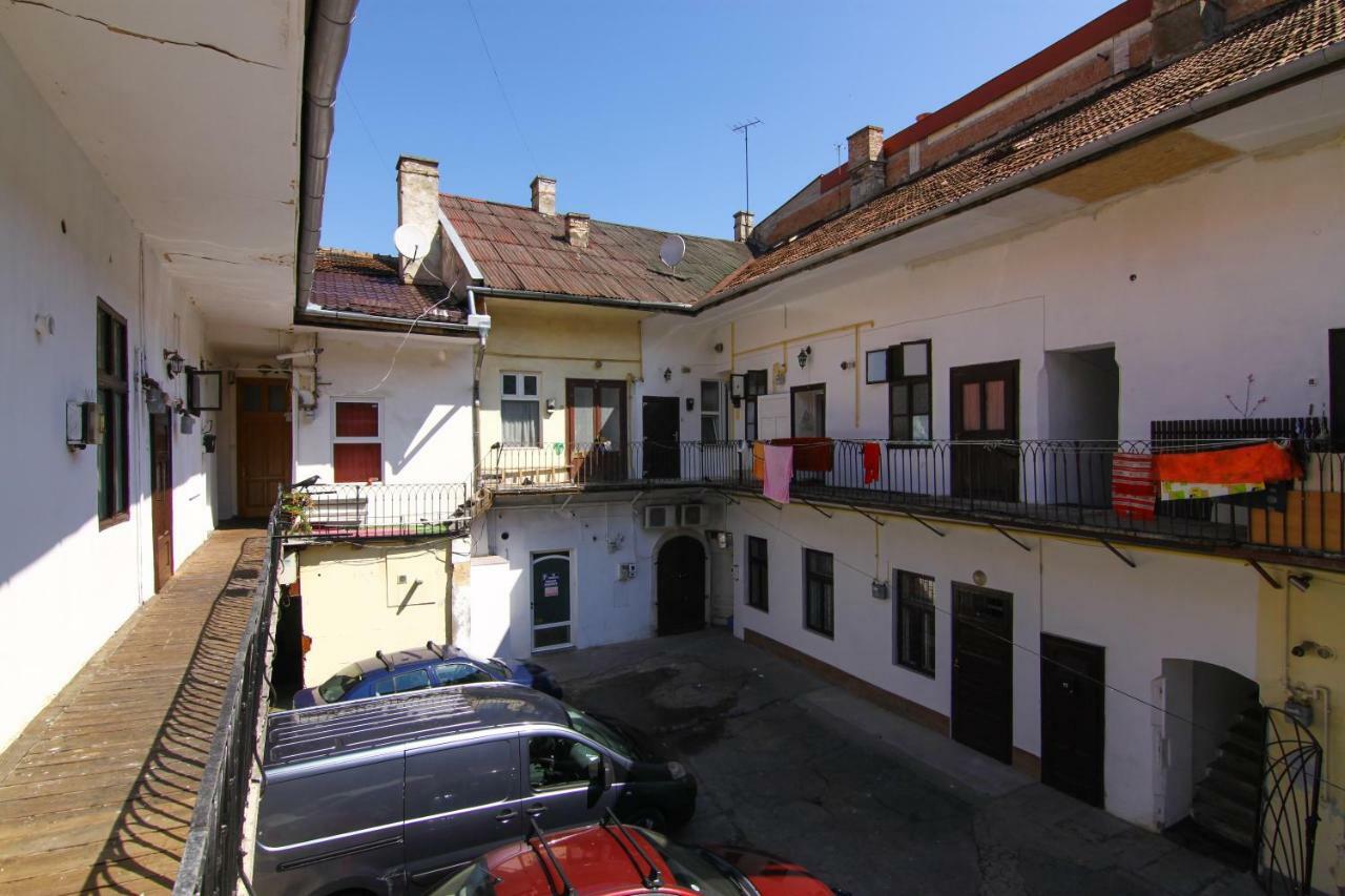 The Yellow Umbrella Studio Cluj-Napoca Exterior photo