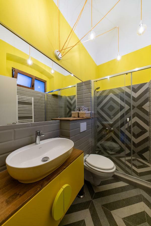 The Yellow Umbrella Studio Cluj-Napoca Exterior photo